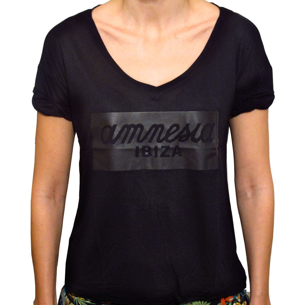 Amnesia Ibiza Women&#39;s T-shirt with Leather Look Logo